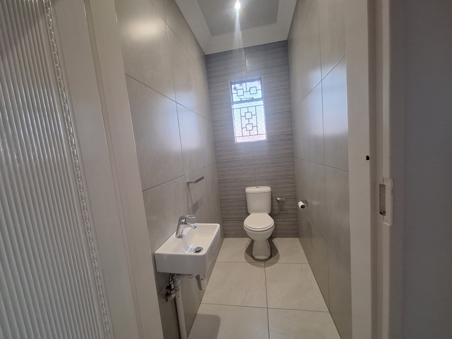 4 Bedroom Property for Sale in Mohadin North West